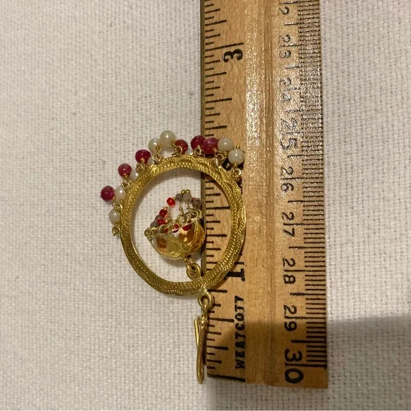 Earrings. Beautiful. Pre Owned. Gold Tone. - Picture 15 of 15